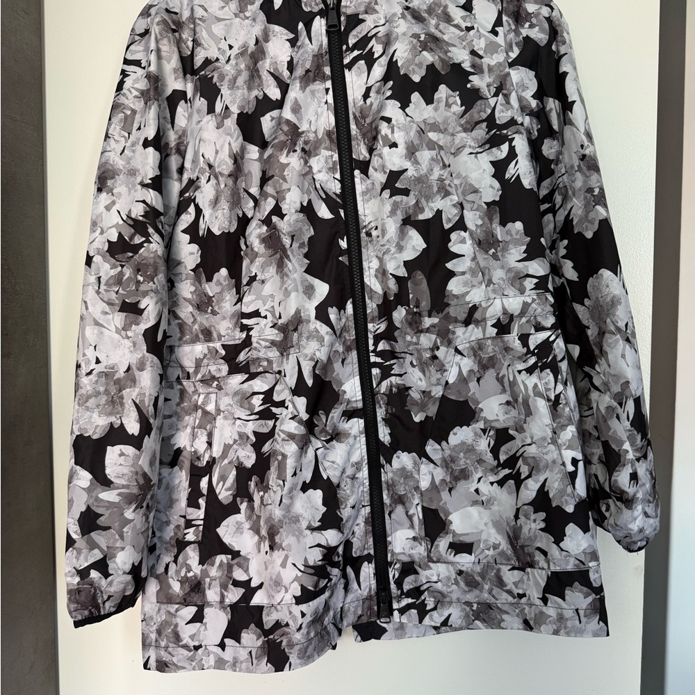 Isaac Mizrahi Floral Black and White Women's Jacket - Picture 3 of 4
